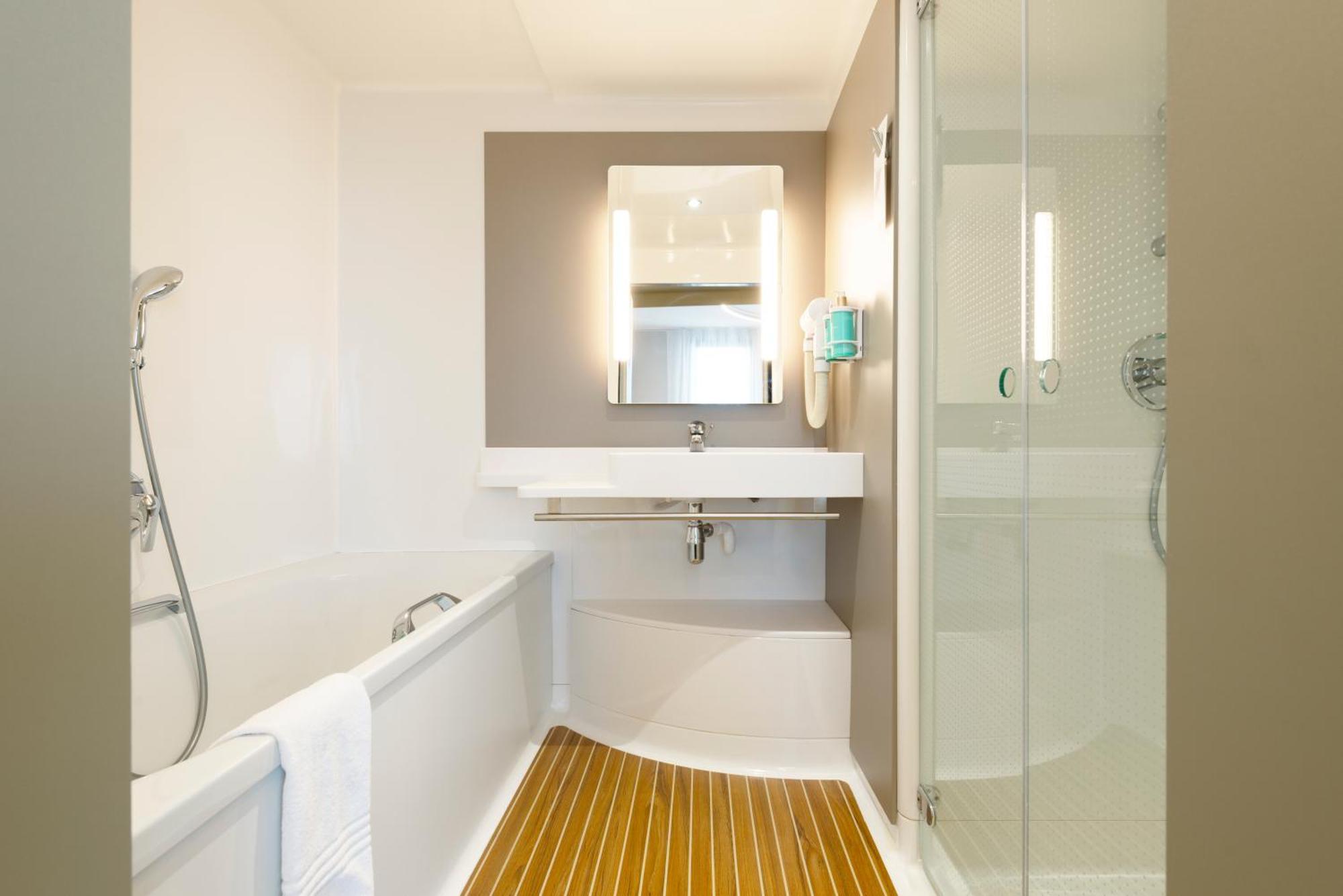 Novotel Centre Hotel 4*